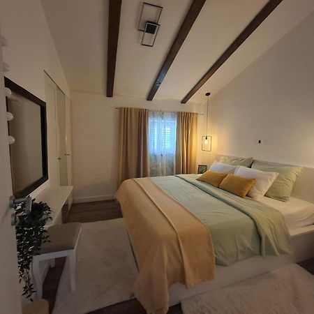Apartman Pojine Gabonjin Exterior foto