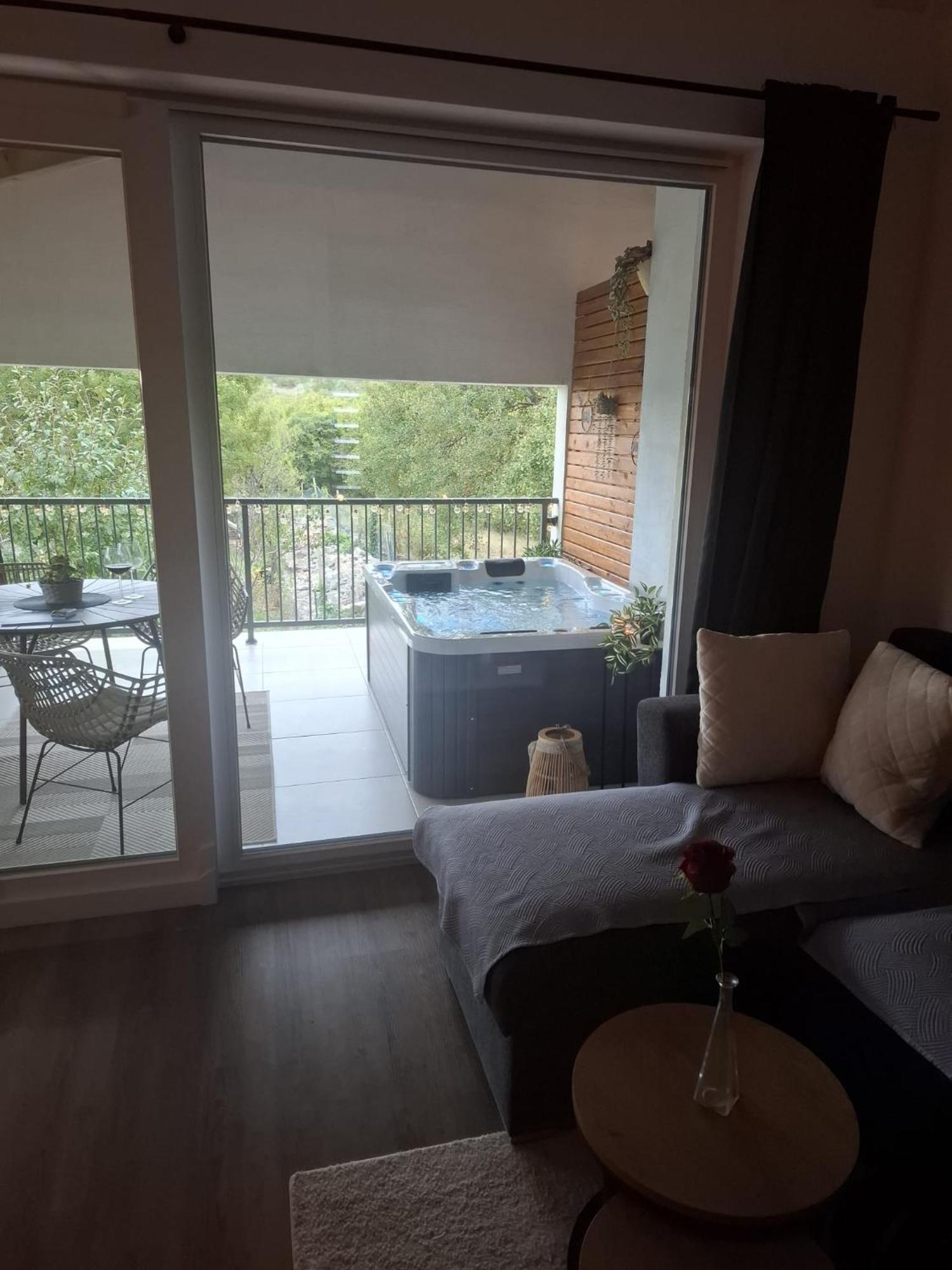 Apartman Pojine Gabonjin Exterior foto